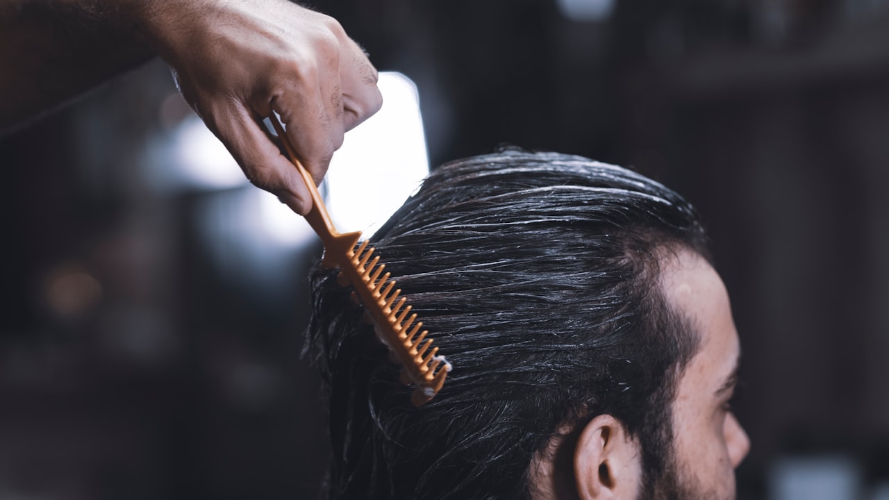 5 Important Factors to Consider When Choosing a Barber Apron