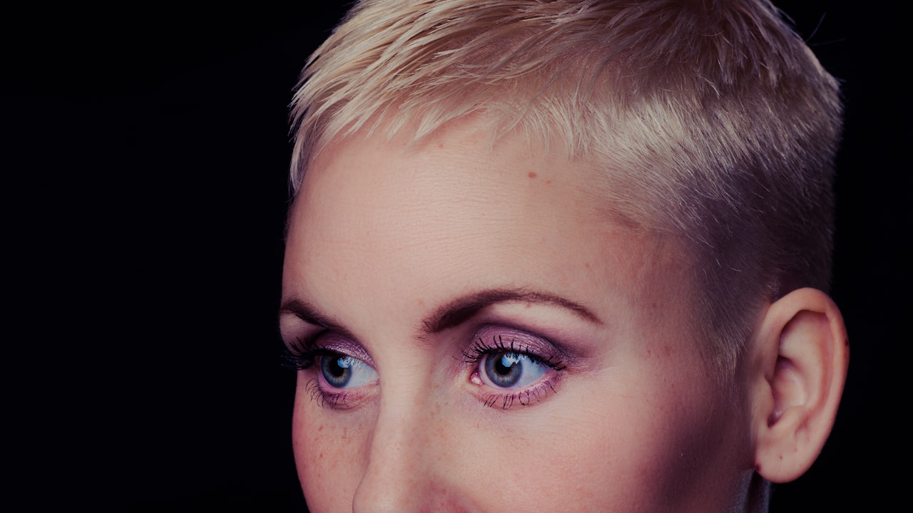 Expert Tips On How to Find the Right Blonde Wig