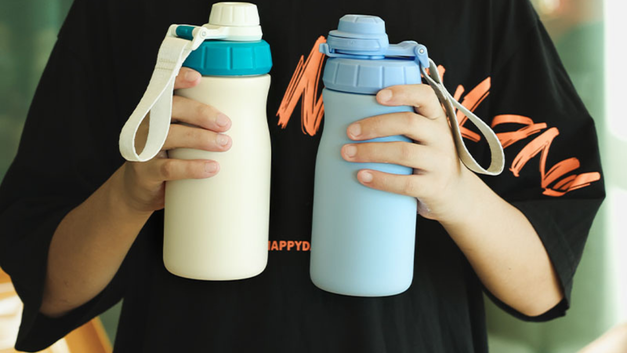 How Custom Bottles Will Enhance the School or Retail Brand Identity